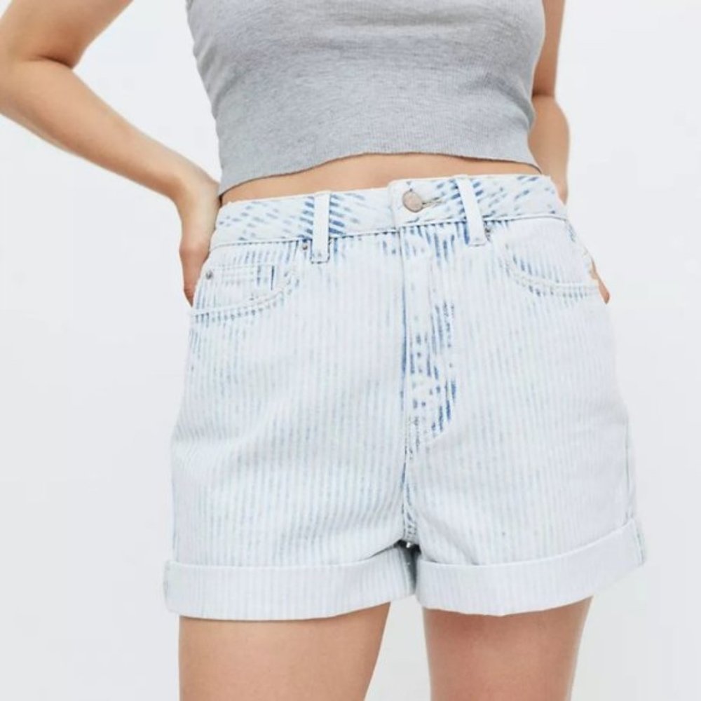 NWT BDG High-Waisted Mom Short – Faded Striped Denim